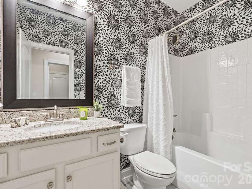 9026 Raven Top Drive, Mint Hill, NC 28227.  MLS# CAR4387589, YatesRealty ID 20731. 1st Floor Full Bathroom