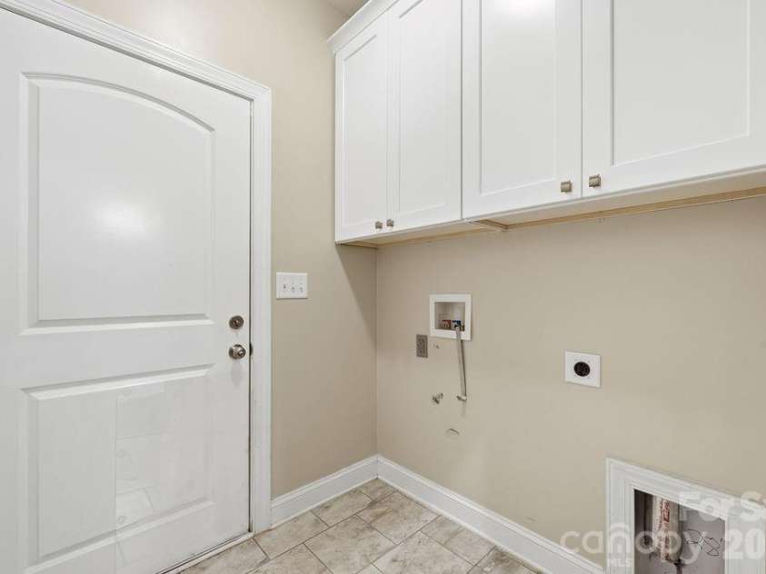 9026 Raven Top Drive, Mint Hill, NC 28227.  MLS# CAR4387589, YatesRealty ID 20731. Laundry on Main Floor