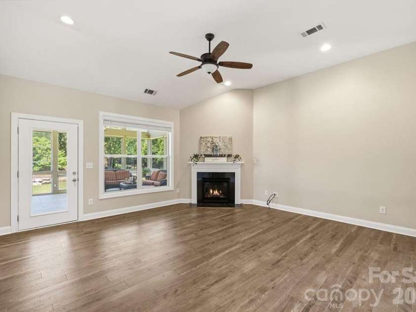 9026 Raven Top Drive, Mint Hill, NC 28227.  MLS# CAR4387589, YatesRealty ID 20731. Living Room
