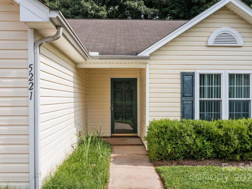 5221 Javitz Road, Charlotte, NC 28216.  MLS# CAR4272671, YatesRealty ID 20732. 