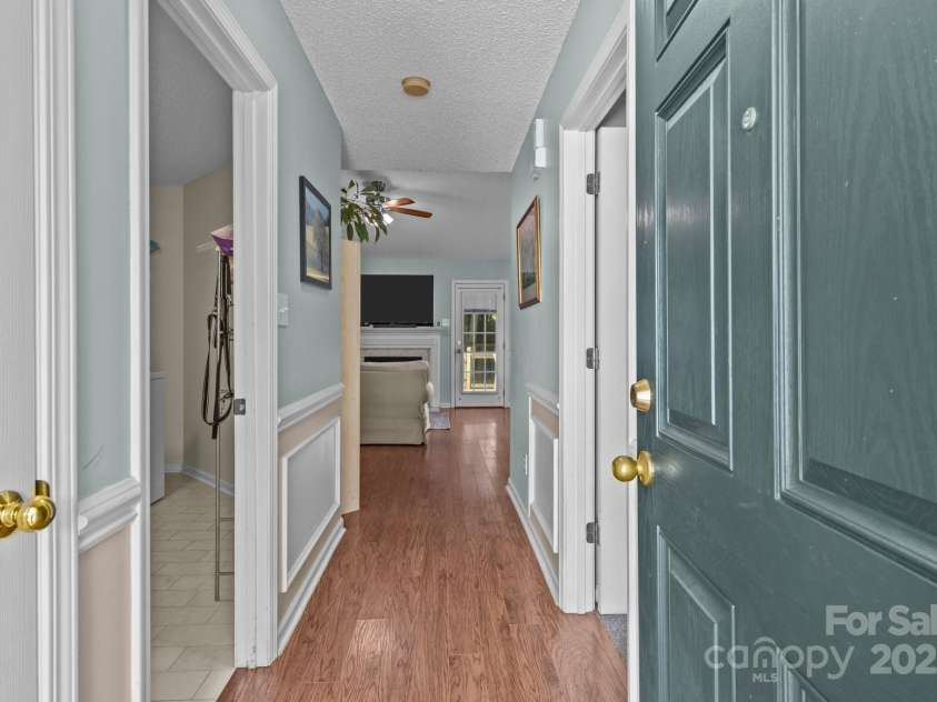 5221 Javitz Road, Charlotte, NC 28216.  MLS# CAR4272671, YatesRealty ID 20732. 