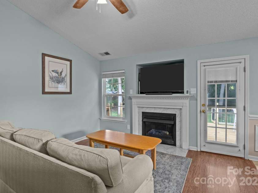 5221 Javitz Road, Charlotte, NC 28216.  MLS# CAR4272671, YatesRealty ID 20732. 