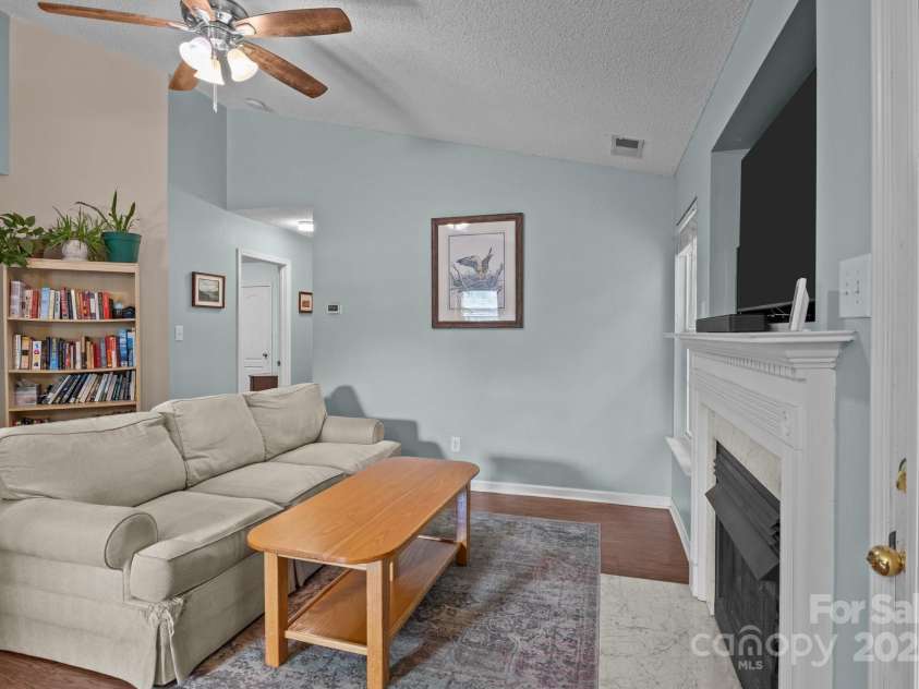 5221 Javitz Road, Charlotte, NC 28216.  MLS# CAR4272671, YatesRealty ID 20732. 