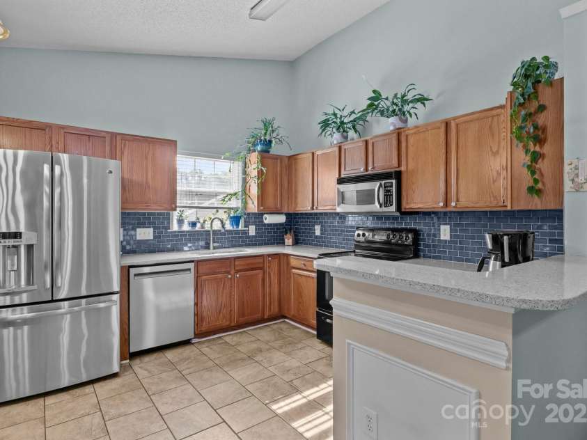 5221 Javitz Road, Charlotte, NC 28216.  MLS# CAR4272671, YatesRealty ID 20732. 