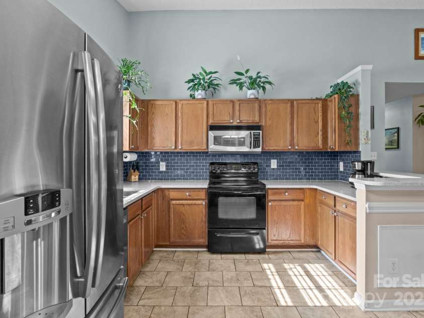 5221 Javitz Road, Charlotte, NC 28216.  MLS# CAR4272671, YatesRealty ID 20732. 