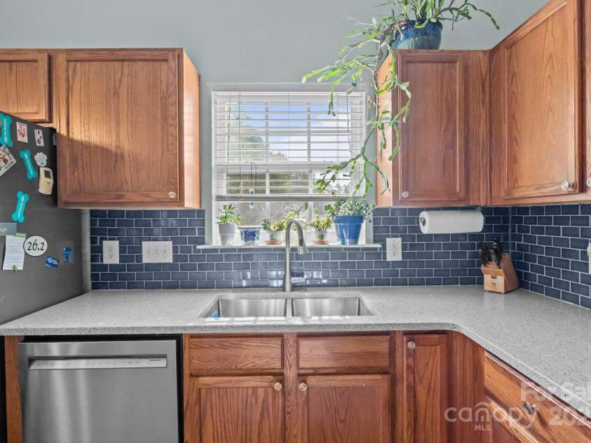 5221 Javitz Road, Charlotte, NC 28216.  MLS# CAR4272671, YatesRealty ID 20732. 