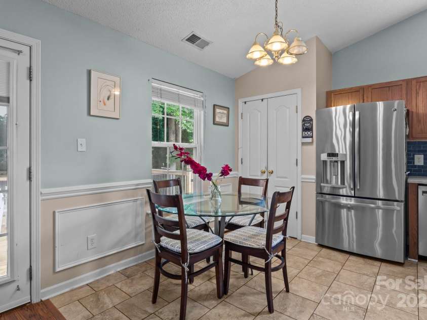 5221 Javitz Road, Charlotte, NC 28216.  MLS# CAR4272671, YatesRealty ID 20732. 