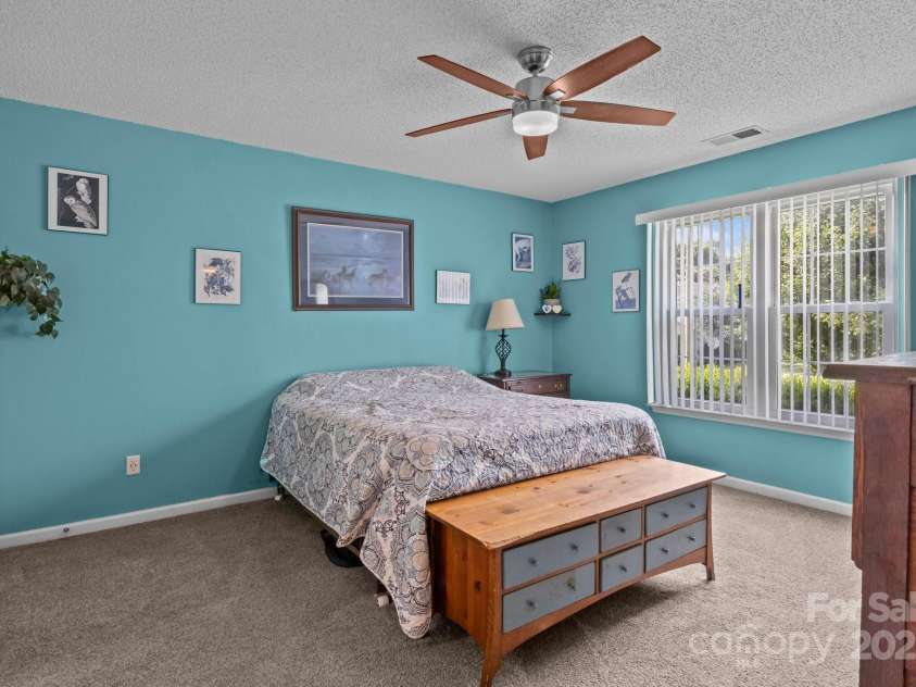 5221 Javitz Road, Charlotte, NC 28216.  MLS# CAR4272671, YatesRealty ID 20732. 