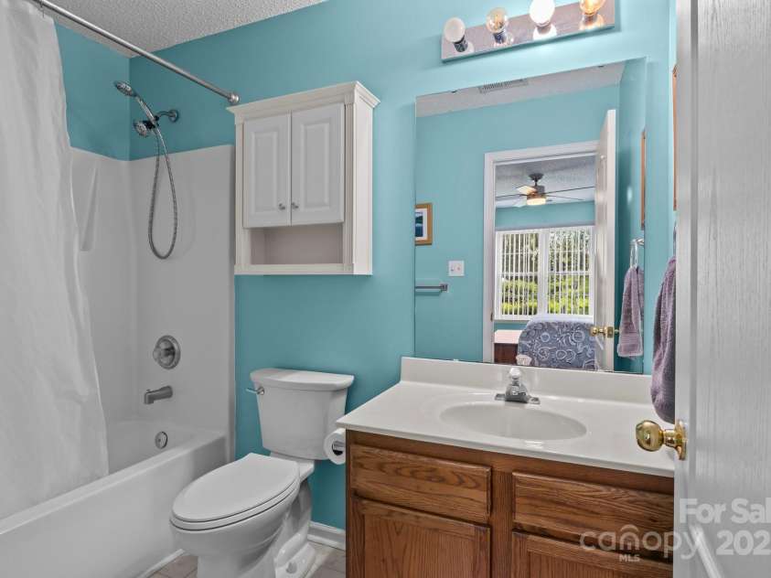 5221 Javitz Road, Charlotte, NC 28216.  MLS# CAR4272671, YatesRealty ID 20732. 