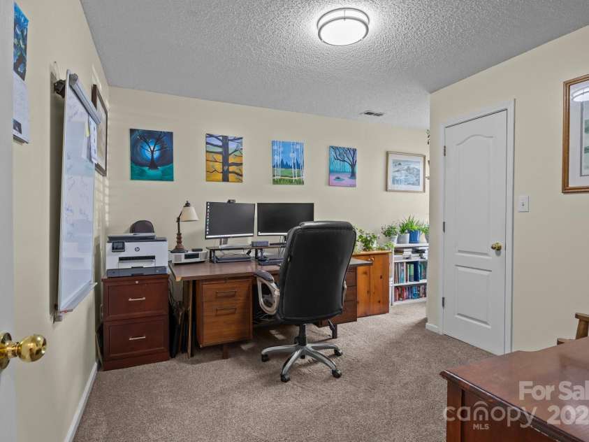 5221 Javitz Road, Charlotte, NC 28216.  MLS# CAR4272671, YatesRealty ID 20732. 