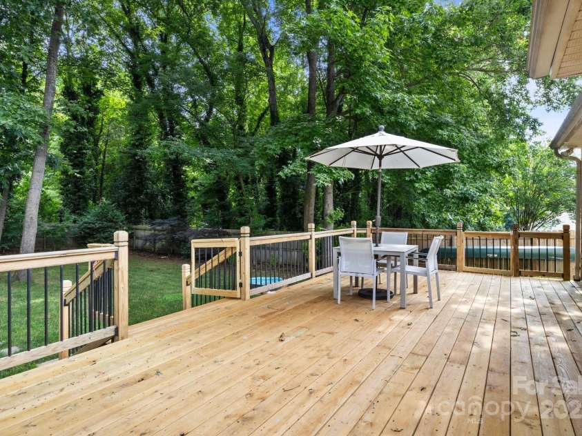 5221 Javitz Road, Charlotte, NC 28216.  MLS# CAR4272671, YatesRealty ID 20732. 