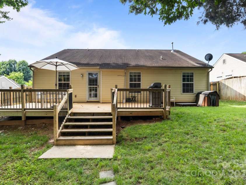 5221 Javitz Road, Charlotte, NC 28216.  MLS# CAR4272671, YatesRealty ID 20732. 