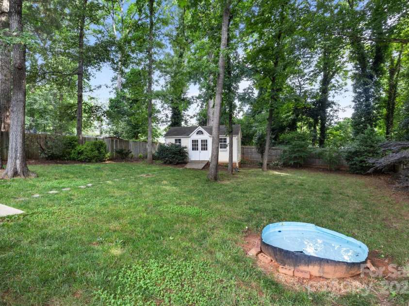 5221 Javitz Road, Charlotte, NC 28216.  MLS# CAR4272671, YatesRealty ID 20732. 