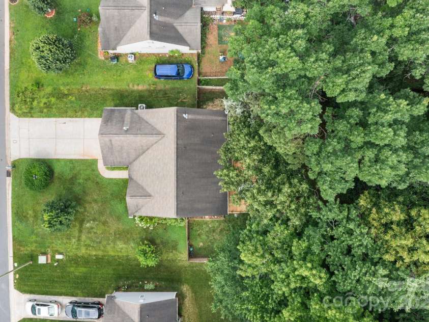 5221 Javitz Road, Charlotte, NC 28216.  MLS# CAR4272671, YatesRealty ID 20732. 