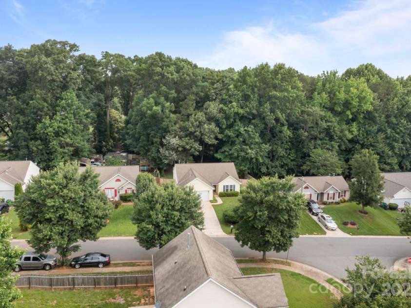 5221 Javitz Road, Charlotte, NC 28216.  MLS# CAR4272671, YatesRealty ID 20732. 