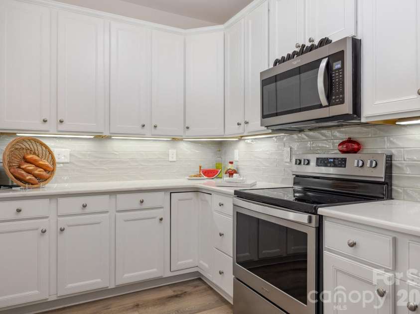 881 Platinum Drive, Fort Mill, SC 29708.  MLS# CAR4313096, YatesRealty ID 20732. 