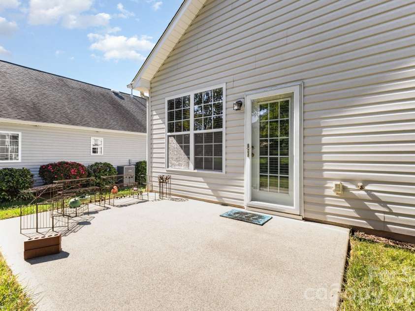 881 Platinum Drive, Fort Mill, SC 29708.  MLS# CAR4313096, YatesRealty ID 20732. 
