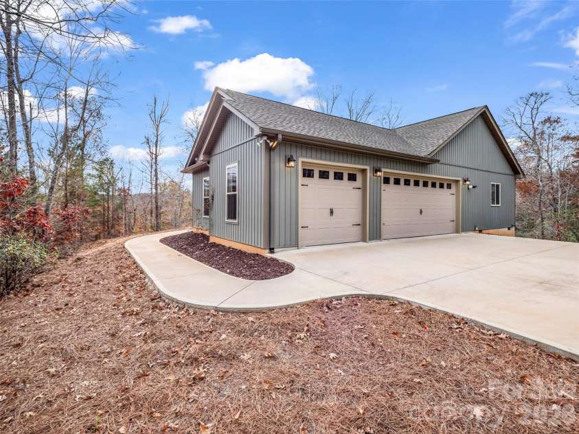 140 Cove Crest Drive, Rutherfordton, NC 28139.  MLS# CAR4321200, YatesRealty ID 20733. 