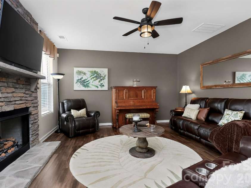 4626 Gibbons Link Road, Charlotte, NC 28269.  MLS# CAR4405099, YatesRealty ID 20734. 
