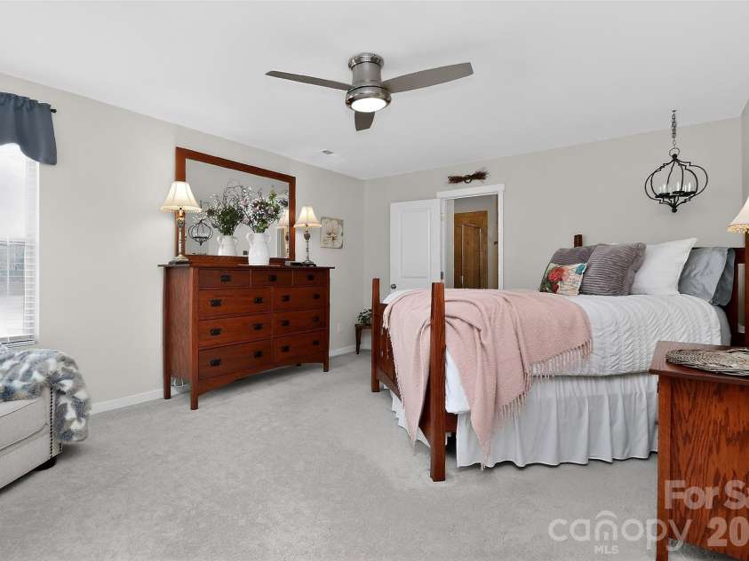 4626 Gibbons Link Road, Charlotte, NC 28269.  MLS# CAR4405099, YatesRealty ID 20734. 