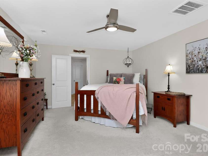4626 Gibbons Link Road, Charlotte, NC 28269.  MLS# CAR4405099, YatesRealty ID 20734. 