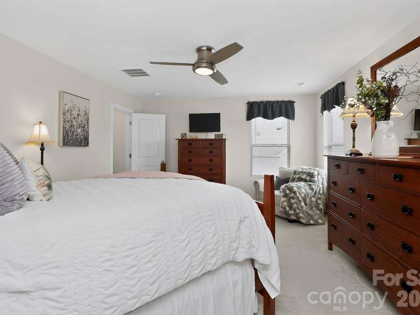 4626 Gibbons Link Road, Charlotte, NC 28269.  MLS# CAR4405099, YatesRealty ID 20734. 
