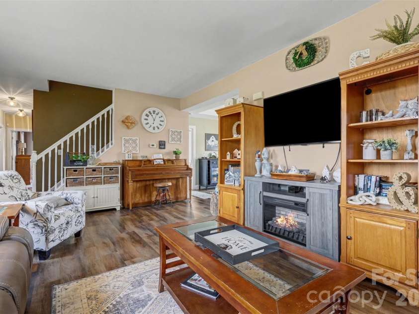 2262 Center Road, Chester, SC 29706.  MLS# CAR4350215, YatesRealty ID 20735. 