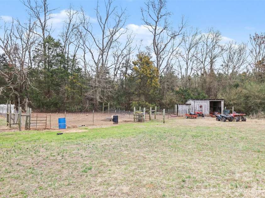 2262 Center Road, Chester, SC 29706.  MLS# CAR4350215, YatesRealty ID 20735. 