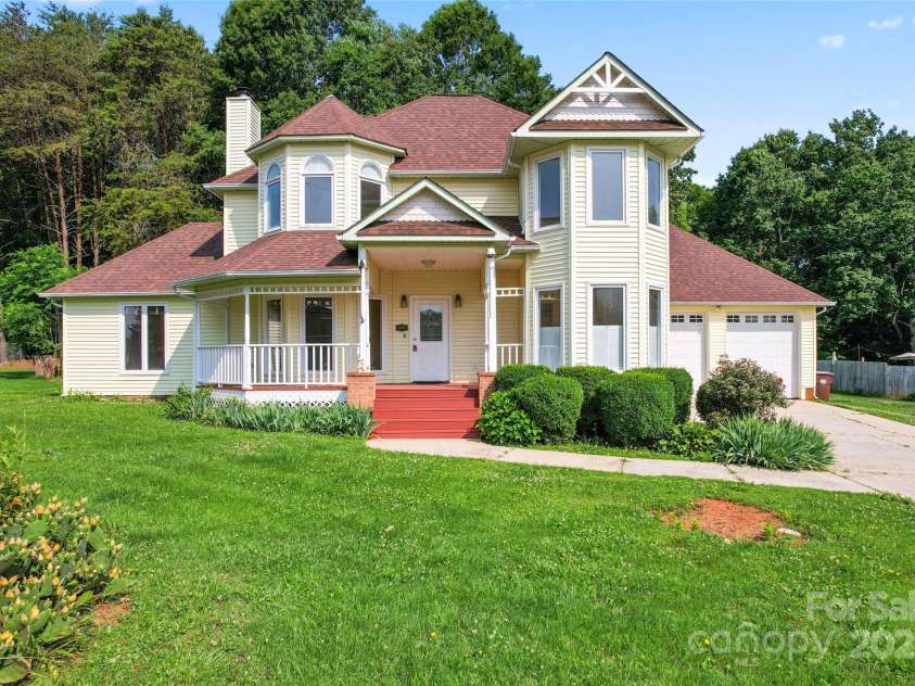 4499 Briarcreek Road, Maiden, NC 28650.  MLS# CAR4263813, YatesRealty ID 20737. 