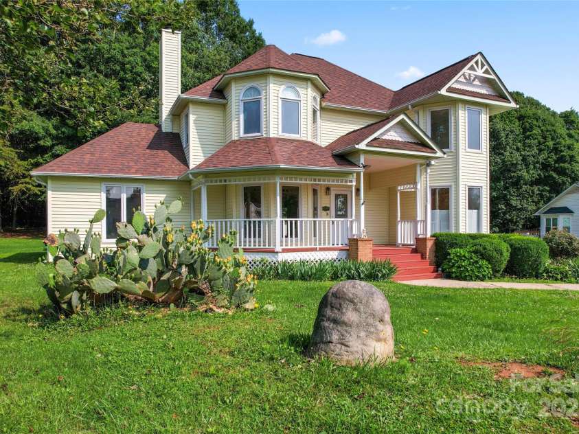 4499 Briarcreek Road, Maiden, NC 28650.  MLS# CAR4263813, YatesRealty ID 20737. 
