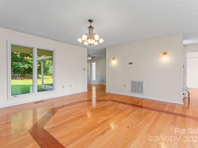 4499 Briarcreek Road, Maiden, NC 28650.  MLS# CAR4263813, YatesRealty ID 20737. 