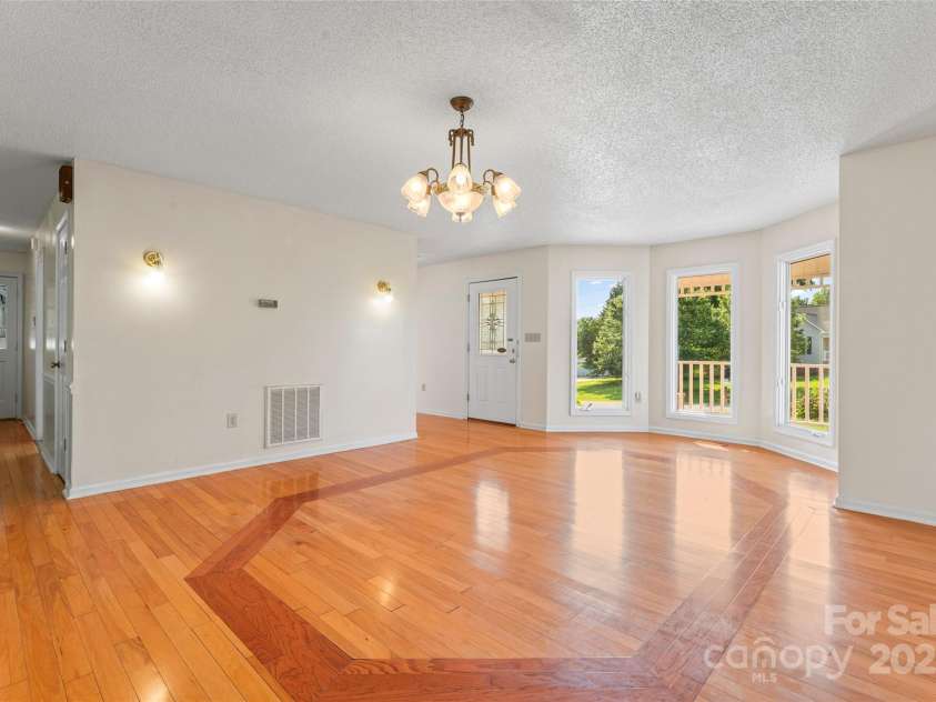 4499 Briarcreek Road, Maiden, NC 28650.  MLS# CAR4263813, YatesRealty ID 20737. 