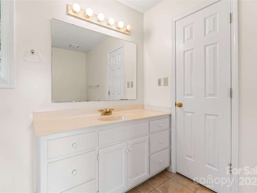 4499 Briarcreek Road, Maiden, NC 28650.  MLS# CAR4263813, YatesRealty ID 20737. Primary bath