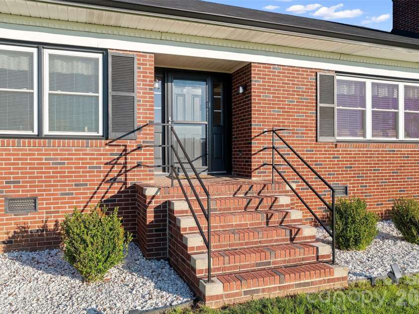 871 Saluda Road, Chester, SC 29706.  MLS# CAR4356174, YatesRealty ID 20737. 
