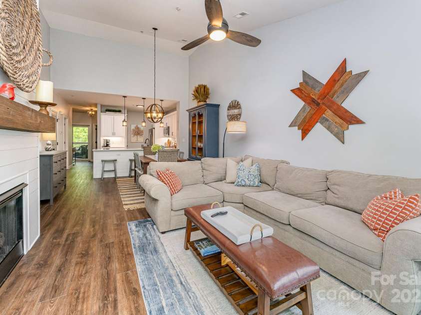 915 Northeast Drive, Davidson, NC 28036.  MLS# CAR4266007, YatesRealty ID 20738. 