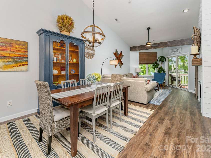 915 Northeast Drive, Davidson, NC 28036.  MLS# CAR4266007, YatesRealty ID 20738. 