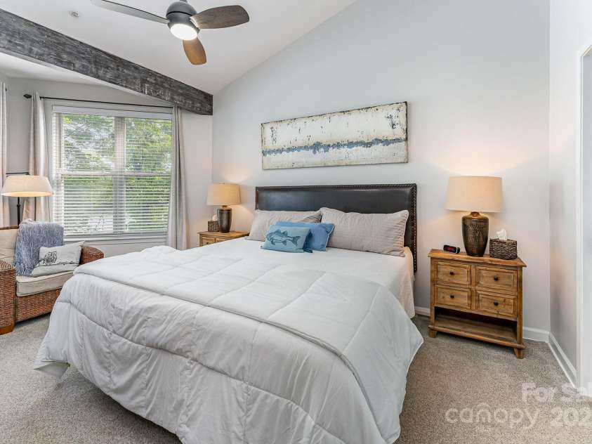 915 Northeast Drive, Davidson, NC 28036.  MLS# CAR4266007, YatesRealty ID 20738. 