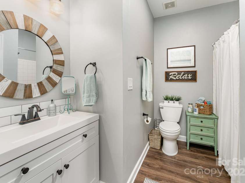 915 Northeast Drive, Davidson, NC 28036.  MLS# CAR4266007, YatesRealty ID 20738. 