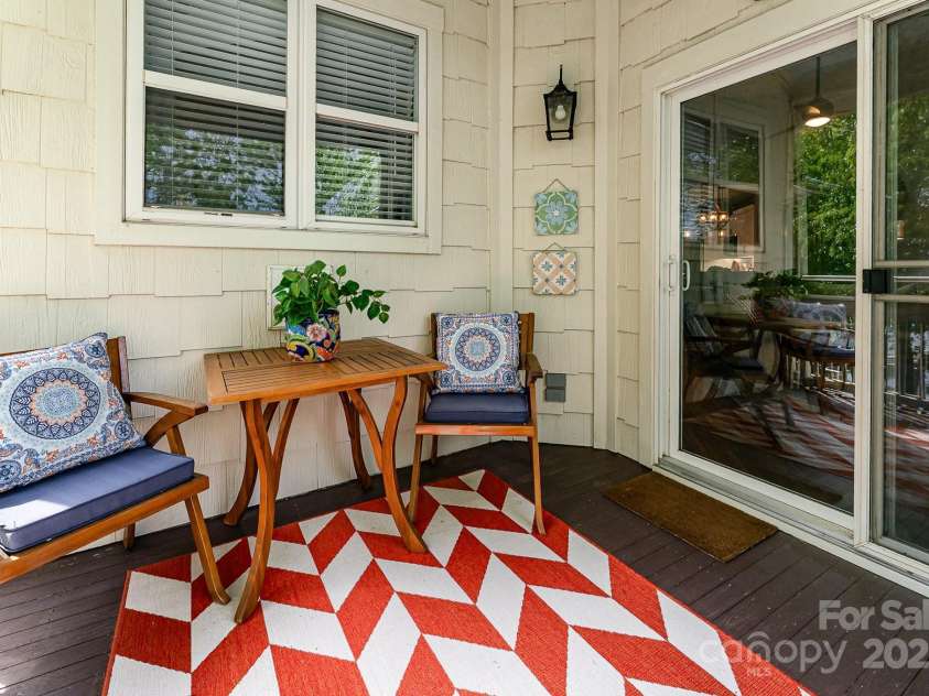 915 Northeast Drive, Davidson, NC 28036.  MLS# CAR4266007, YatesRealty ID 20738. 