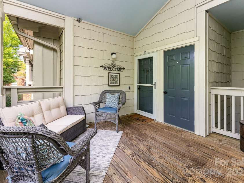 915 Northeast Drive, Davidson, NC 28036.  MLS# CAR4266007, YatesRealty ID 20738. 