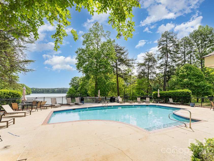 915 Northeast Drive, Davidson, NC 28036.  MLS# CAR4266007, YatesRealty ID 20738. 