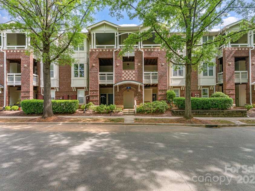 915 Northeast Drive, Davidson, NC 28036.  MLS# CAR4266007, YatesRealty ID 20738. 