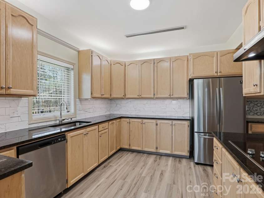 8128 Cane Pointe Lane, Waxhaw, NC 28173.  MLS# CAR4362235, YatesRealty ID 20739. 