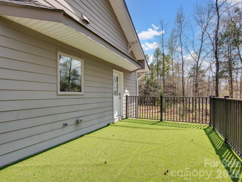 8128 Cane Pointe Lane, Waxhaw, NC 28173.  MLS# CAR4362235, YatesRealty ID 20739. 