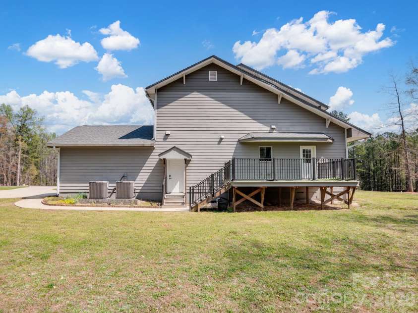 8128 Cane Pointe Lane, Waxhaw, NC 28173.  MLS# CAR4362235, YatesRealty ID 20739. 
