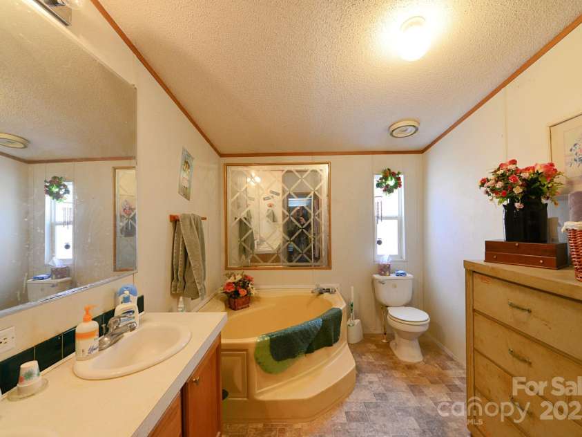 103 Raindrop Rdg Raindrop Ridge, Sylva, NC 28779.  MLS# CAR4218176, YatesRealty ID 2074. 