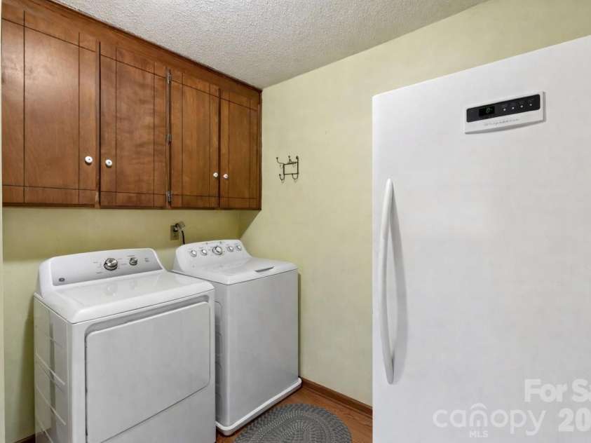 10803 Chestnut Hill Drive, Matthews, NC 28105.  MLS# CAR4332333, YatesRealty ID 2074. Laundry Room features washer/dryer to remain with buyer!