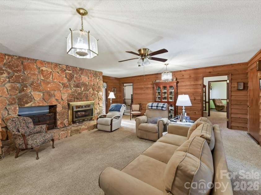 10803 Chestnut Hill Drive, Matthews, NC 28105.  MLS# CAR4332333, YatesRealty ID 2074. Roomy Great Room features impressive, stone surround, gas fireplace & ceiling fan/light!
