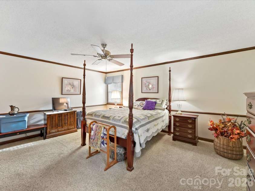 10803 Chestnut Hill Drive, Matthews, NC 28105.  MLS# CAR4332333, YatesRealty ID 2074. Spacious Primary bedroom with ceiling fan/light & private bath!