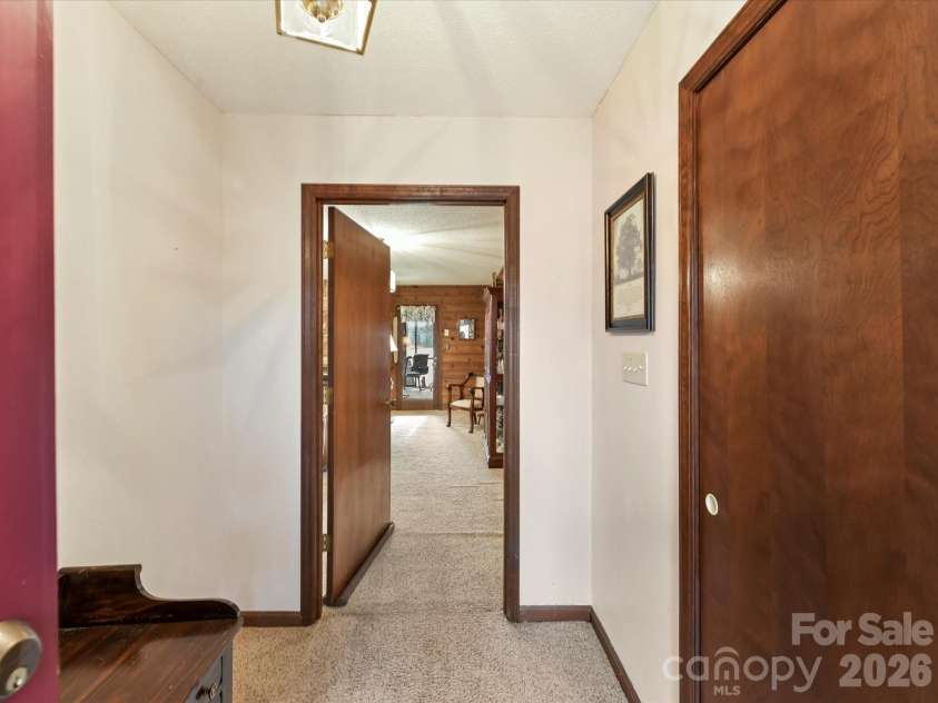 10803 Chestnut Hill Drive, Matthews, NC 28105.  MLS# CAR4332333, YatesRealty ID 2074. Welcome!